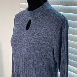 Hannah shirt ~sz M~ Super cute and comfy~ LN condition